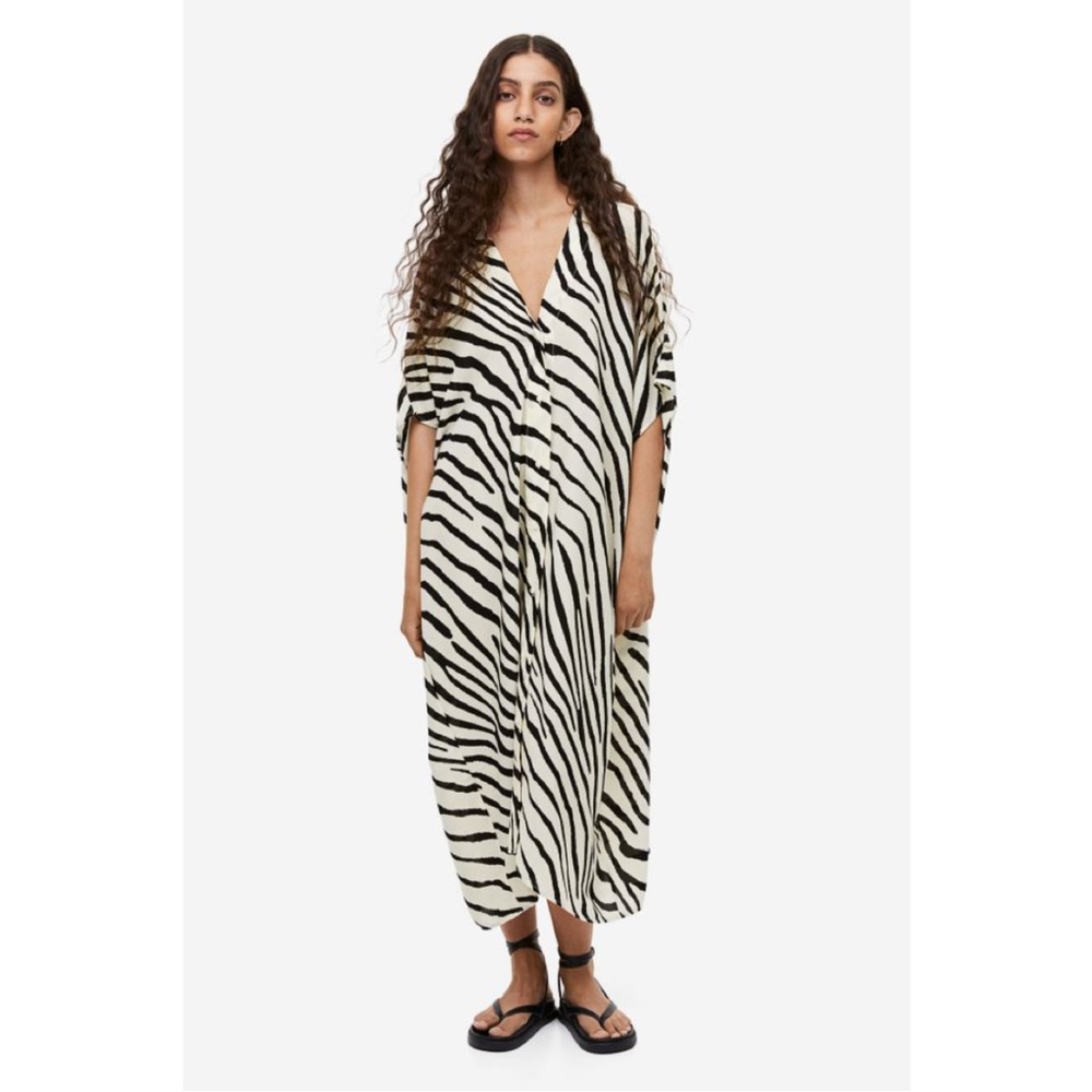 H&M Oversized Cream & Black Kaftan Dress